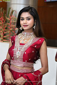 Reba Biswas Poses with Jewellery, HD Gallery