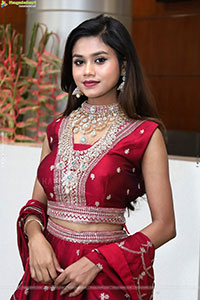 Reba Biswas Poses with Jewellery, HD Gallery