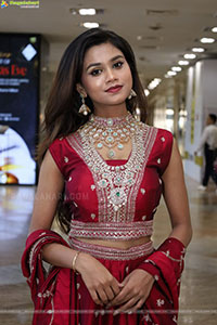 Reba Biswas Poses with Jewellery, HD Gallery