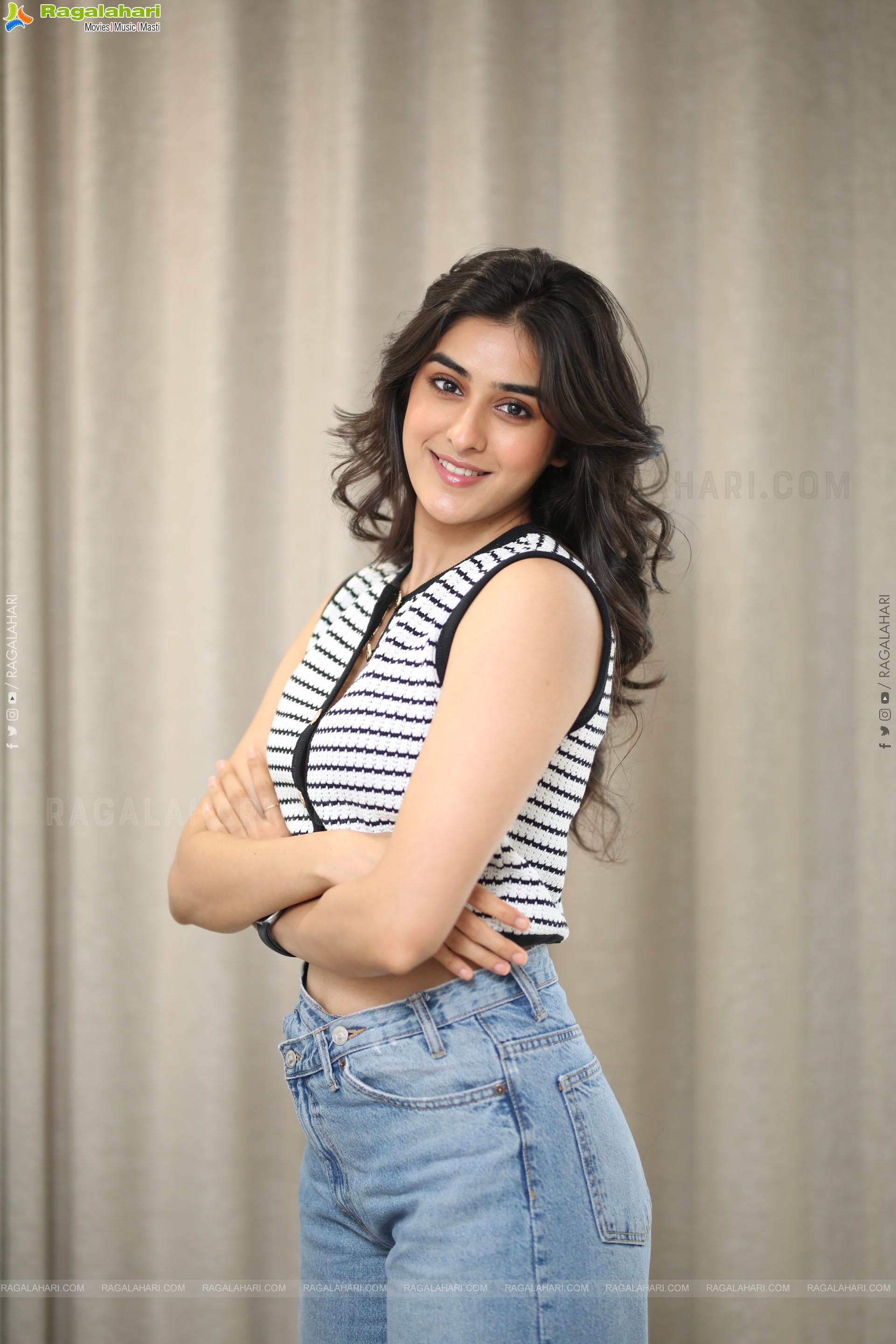 Sakshi Vaidya at Nari Nari Naduma Murari Interview, HD Gallery