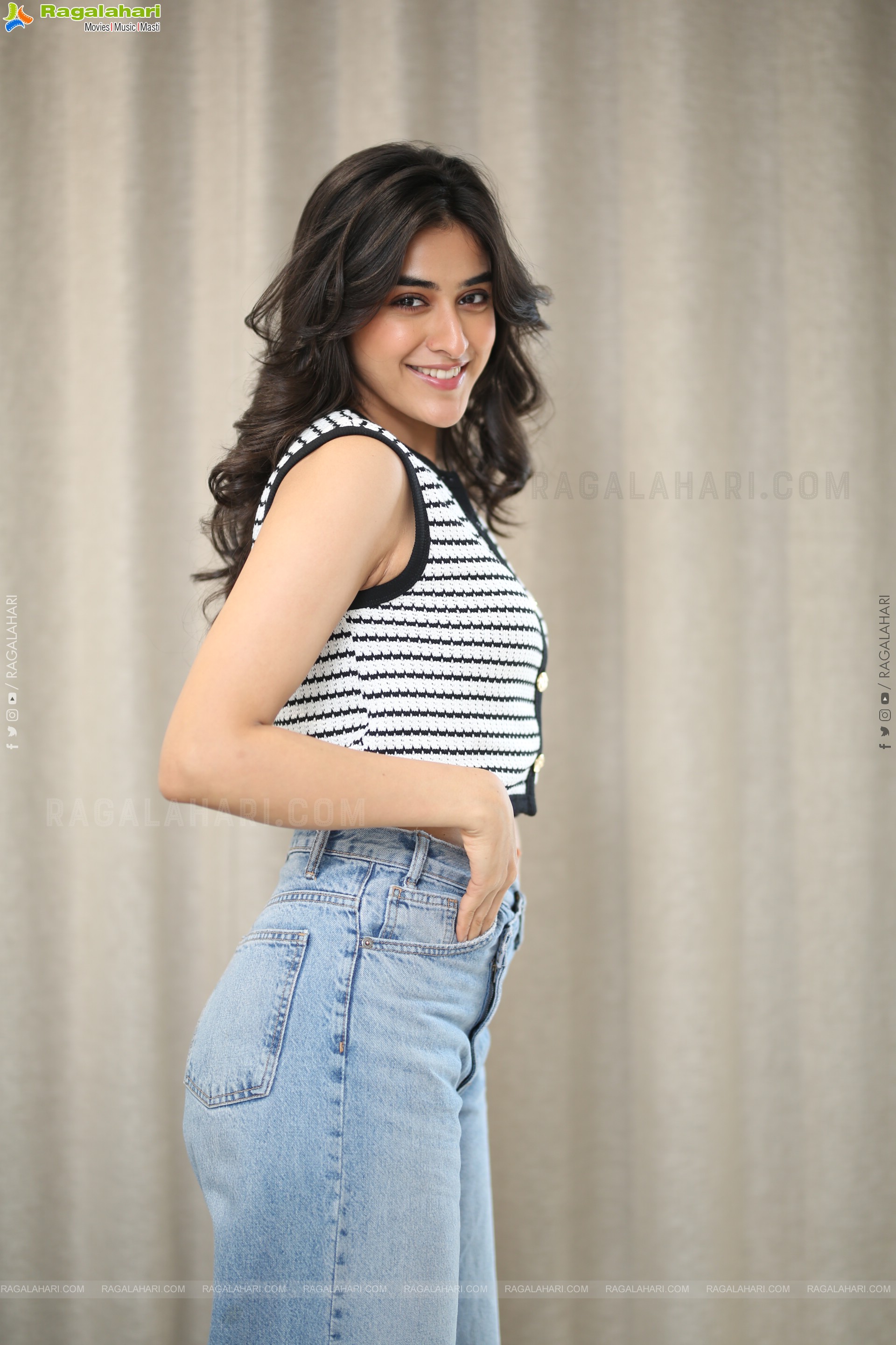 Sakshi Vaidya at Nari Nari Naduma Murari Interview, HD Gallery