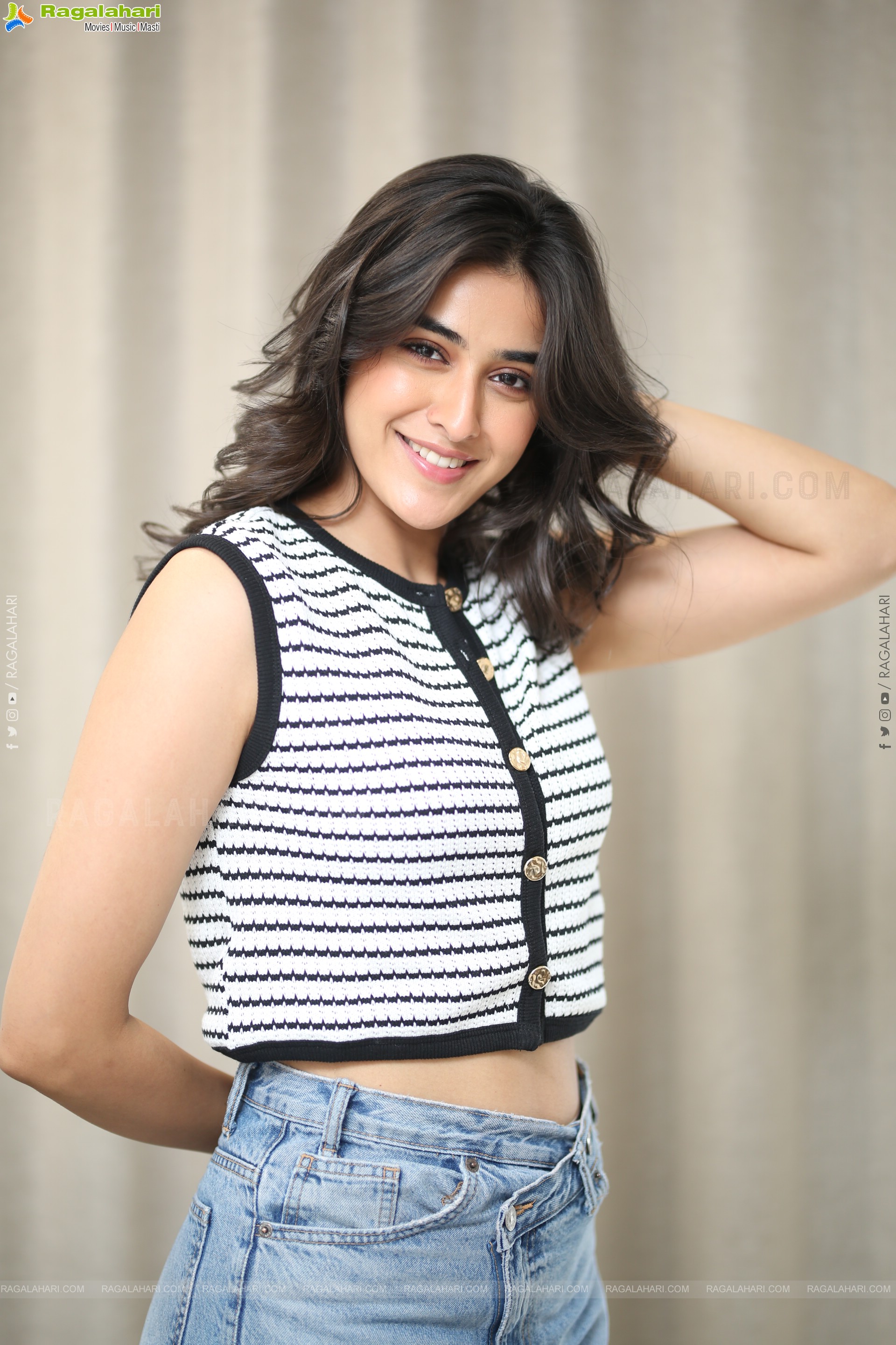 Sakshi Vaidya at Nari Nari Naduma Murari Interview, HD Gallery