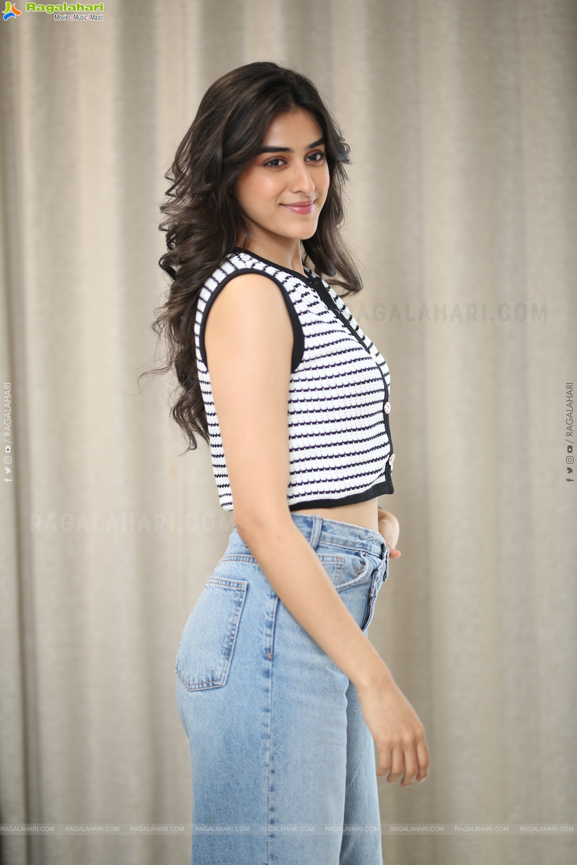 Sakshi Vaidya at Nari Nari Naduma Murari Interview, HD Gallery