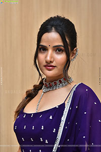 Siri Hanumanthu Latest Glam Stills, HD Gallery