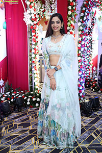 Swetha Kanduri stills in White Designer Dress, HD Gallery