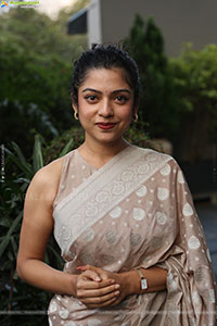 Varsha Bollamma Beautiful stills in Saree, HD Gallery