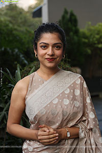 Varsha Bollamma Beautiful stills in Saree, HD Gallery