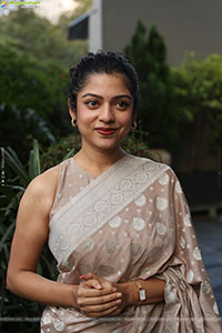 Varsha Bollamma Beautiful stills in Saree, HD Gallery