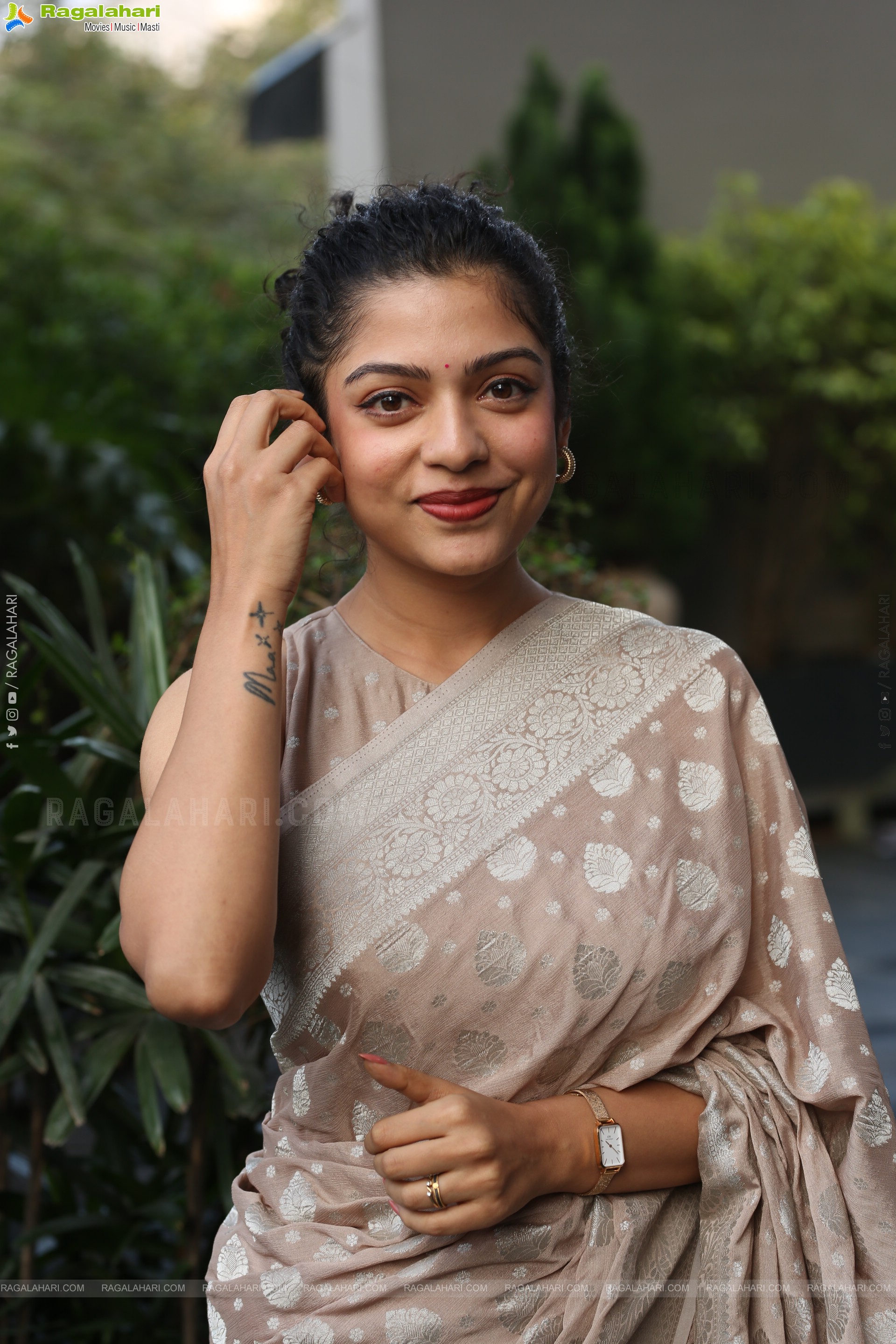 Varsha Bollamma Beautiful stills in Saree, HD Gallery