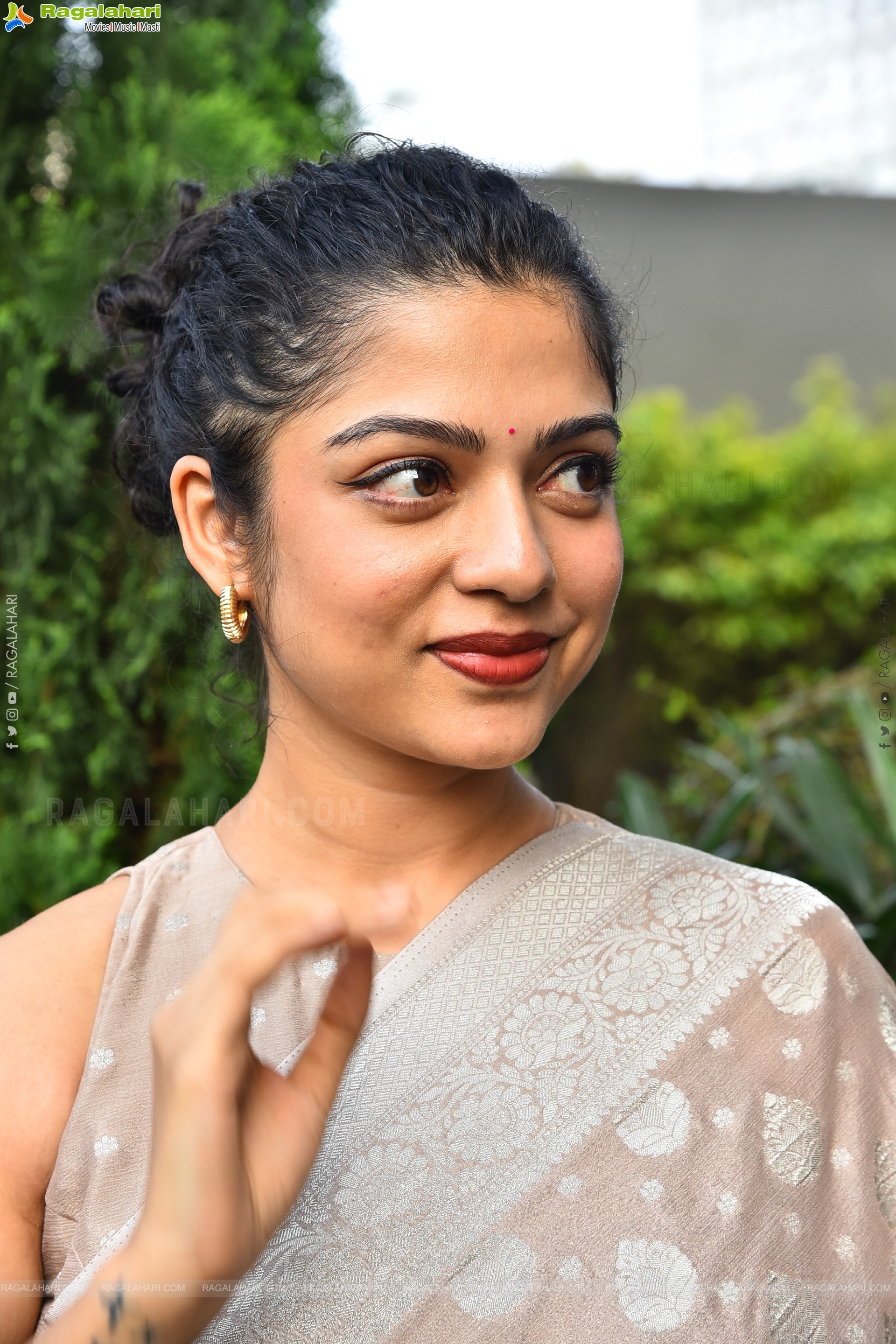 Varsha Bollamma Beautiful stills in Saree, HD Gallery