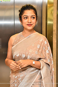 Varsha Bollamma Beautiful stills in Saree, HD Gallery