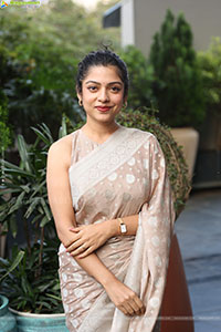 Varsha Bollamma Beautiful stills in Saree, HD Gallery