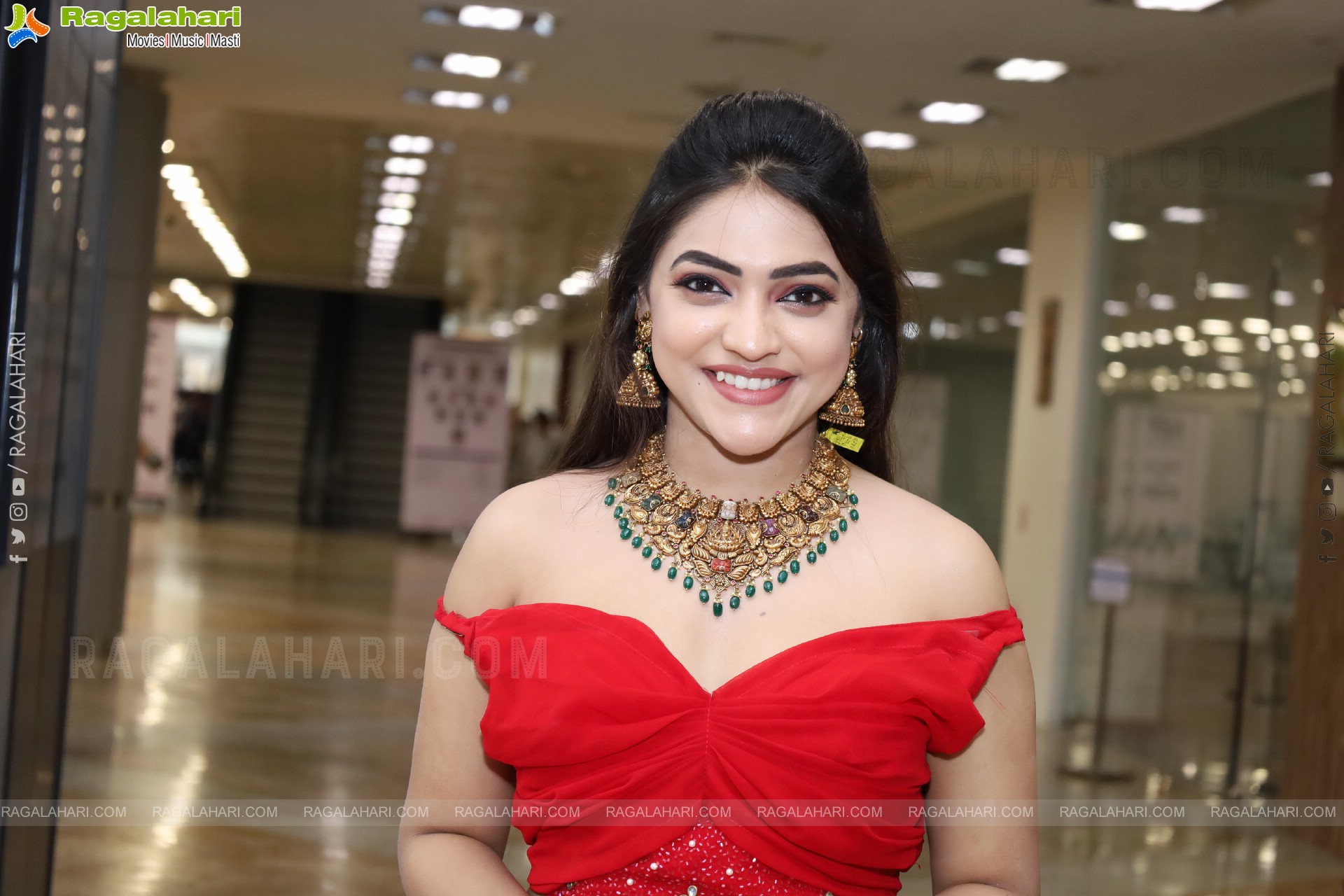 Ishwarya Vullingala at Hi Life Exhibition, HD Gallery