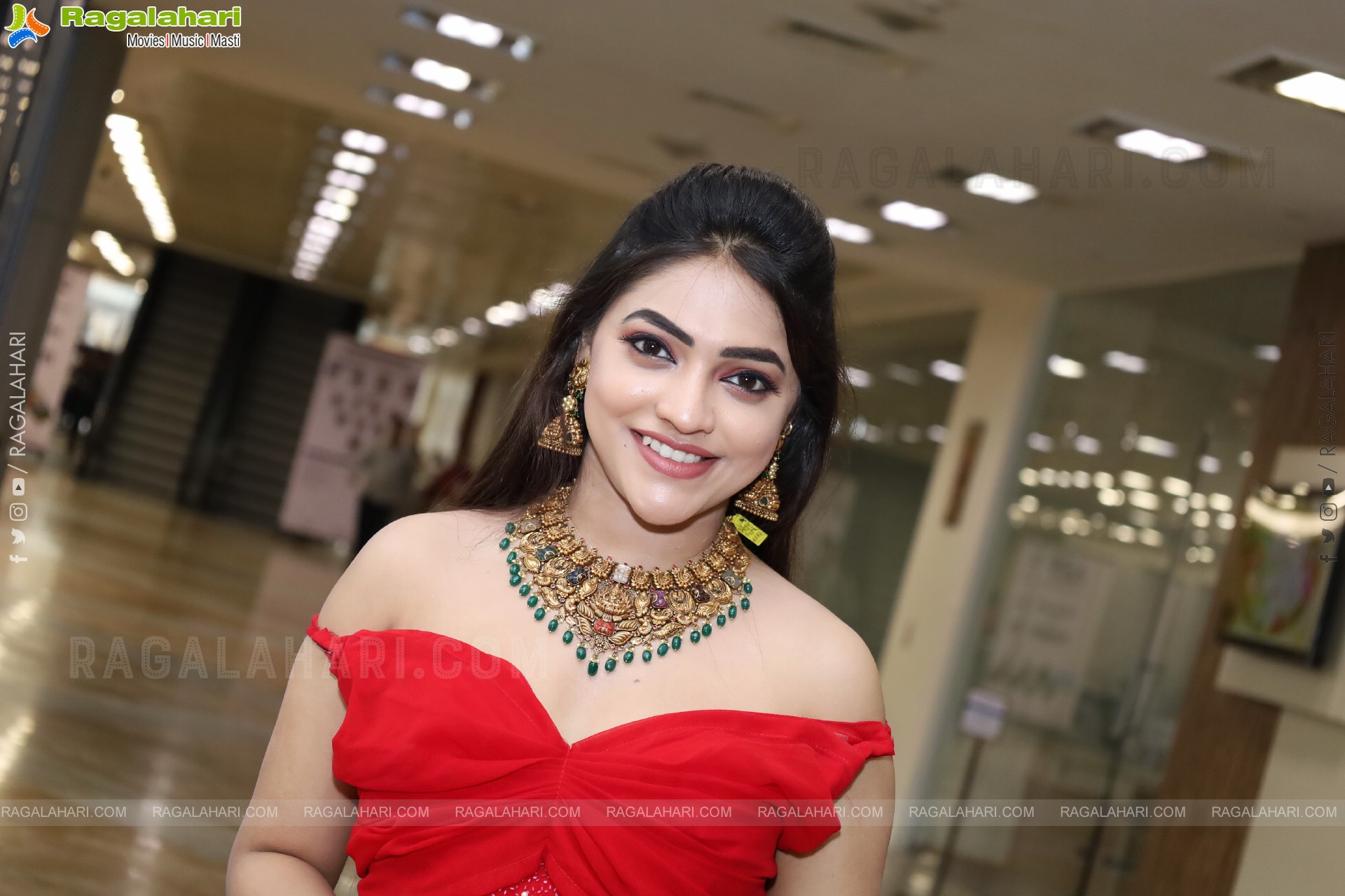 Ishwarya Vullingala at Hi Life Exhibition, HD Gallery