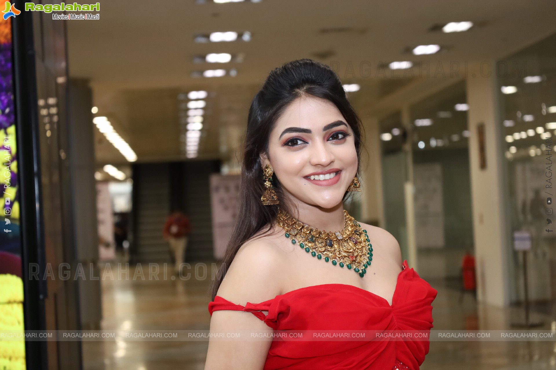 Ishwarya Vullingala at Hi Life Exhibition, HD Gallery