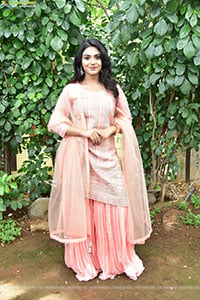 Nayan Sarika at Production No.9 Launch, HD Gallery