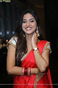 Pranavi Manukonda at Slumdog Husband Prerelease Event