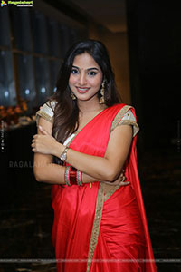 Pranavi Manukonda at Slumdog Husband Prerelease Event