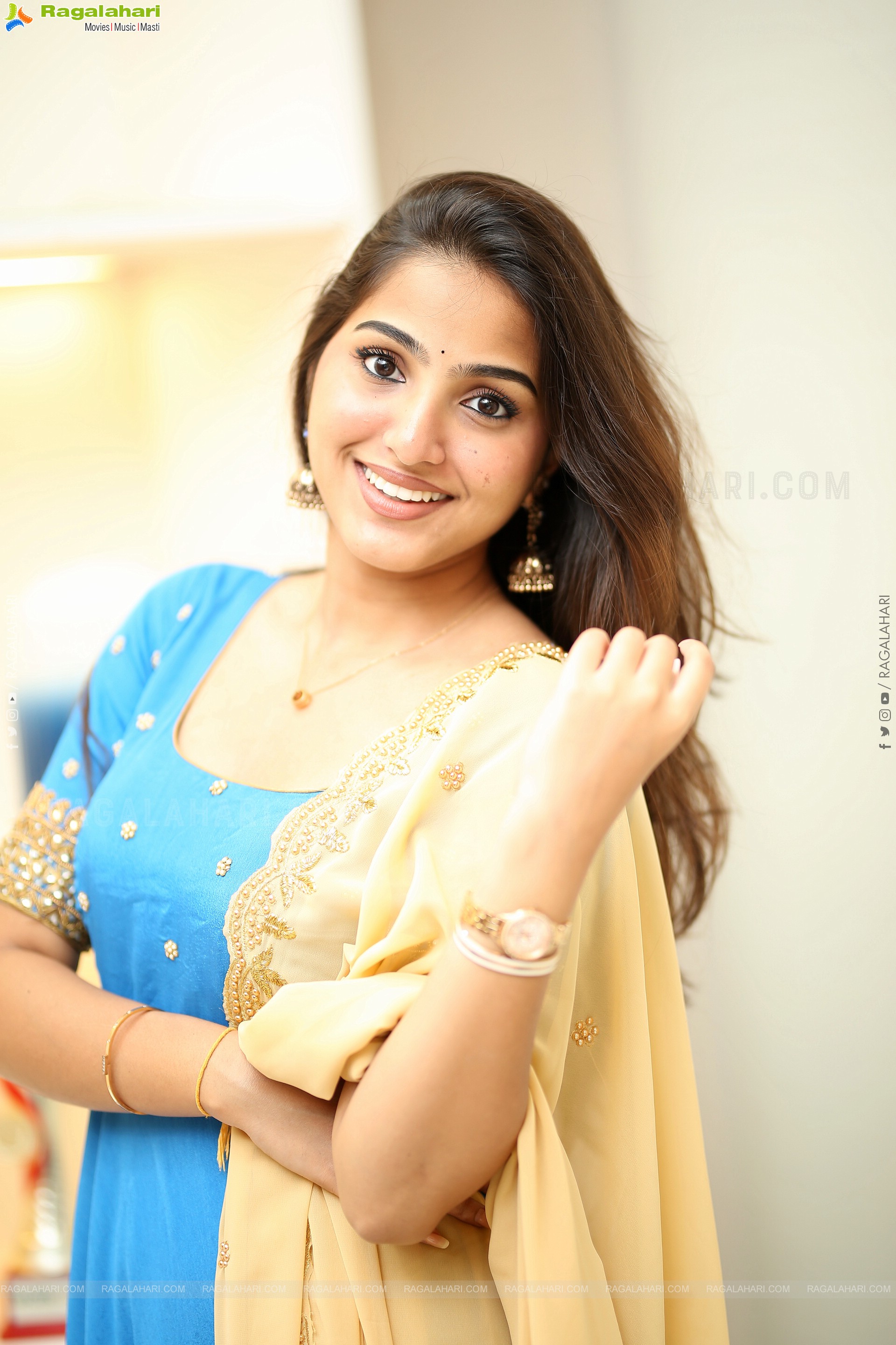 Pranavi Manukonda at Slumdog Husband Interview, HD Gallery