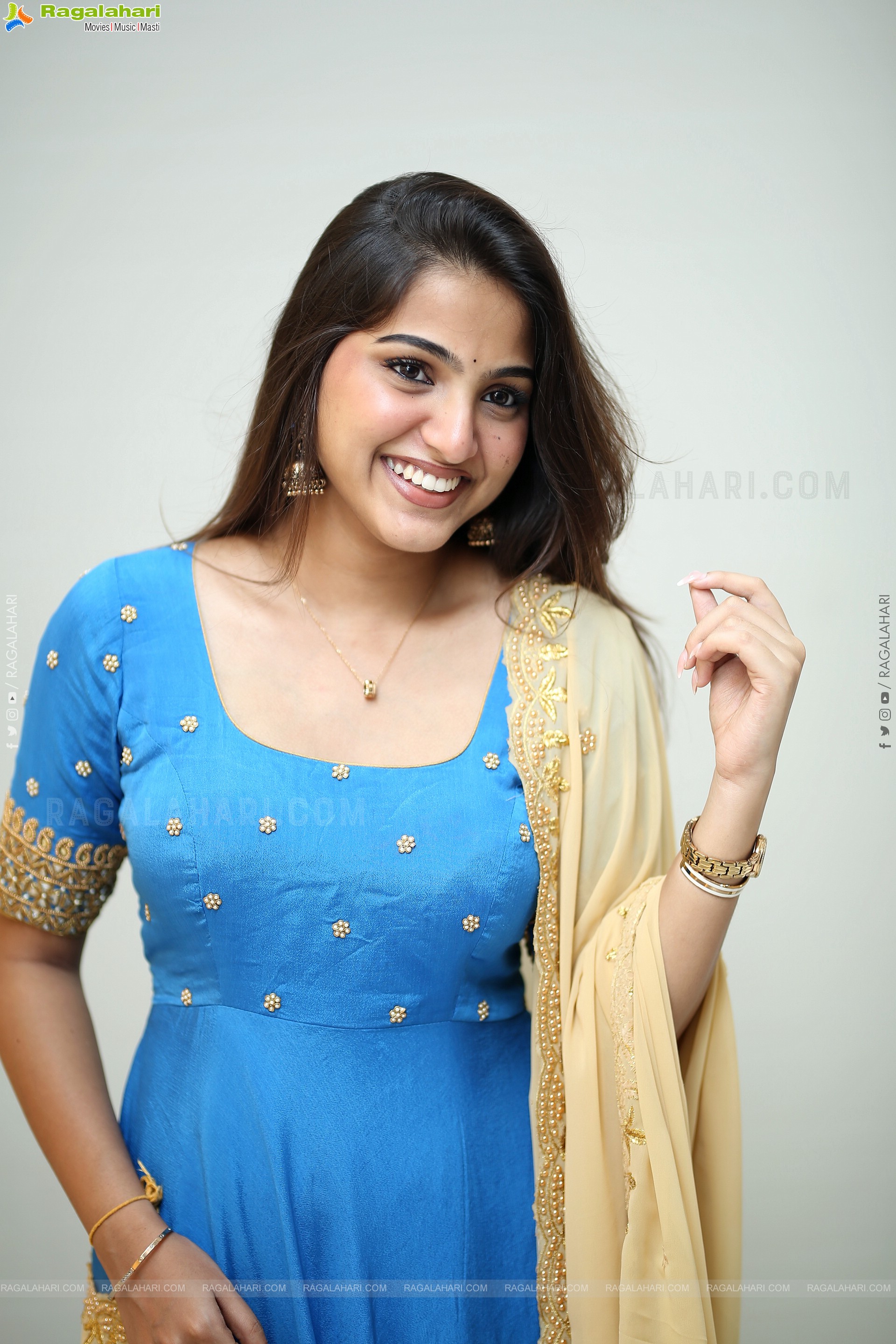 Pranavi Manukonda at Slumdog Husband Interview, HD Gallery