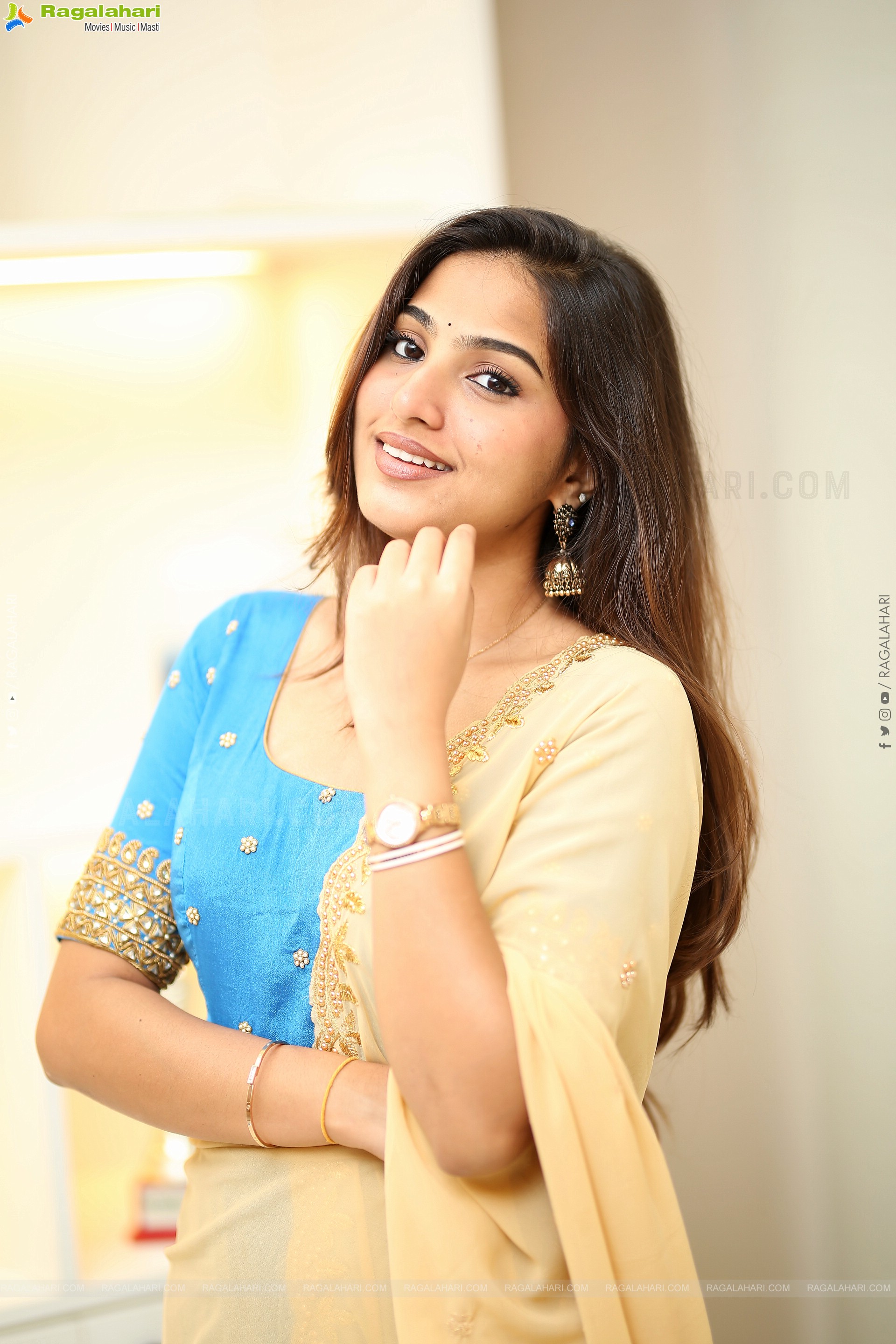 Pranavi Manukonda at Slumdog Husband Interview, HD Gallery