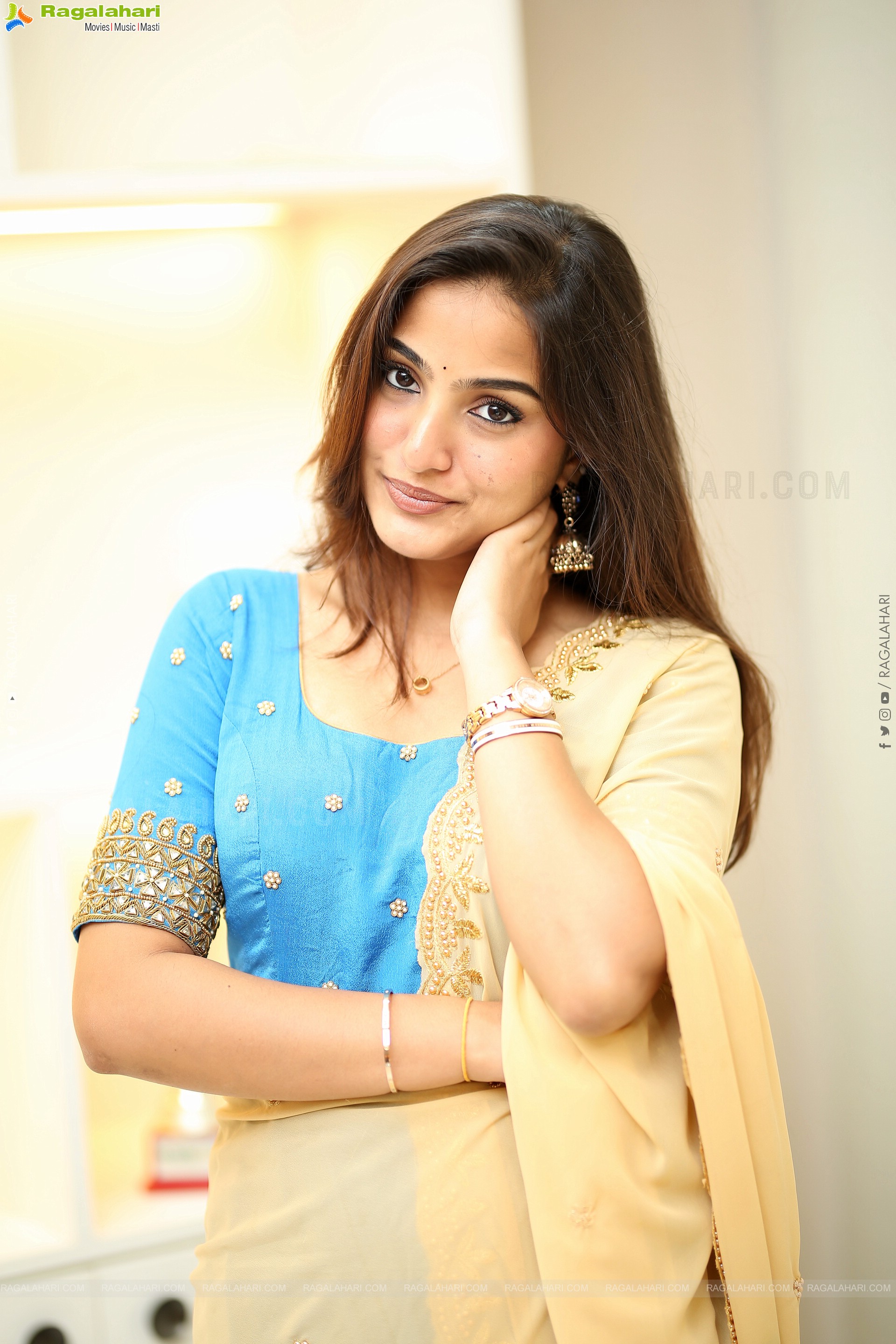 Pranavi Manukonda at Slumdog Husband Interview, HD Gallery