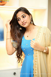 Pranavi Manukonda at Slumdog Husband Interview, HD Gallery