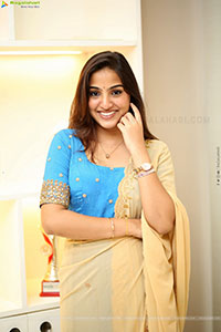 Pranavi Manukonda at Slumdog Husband Interview, HD Gallery