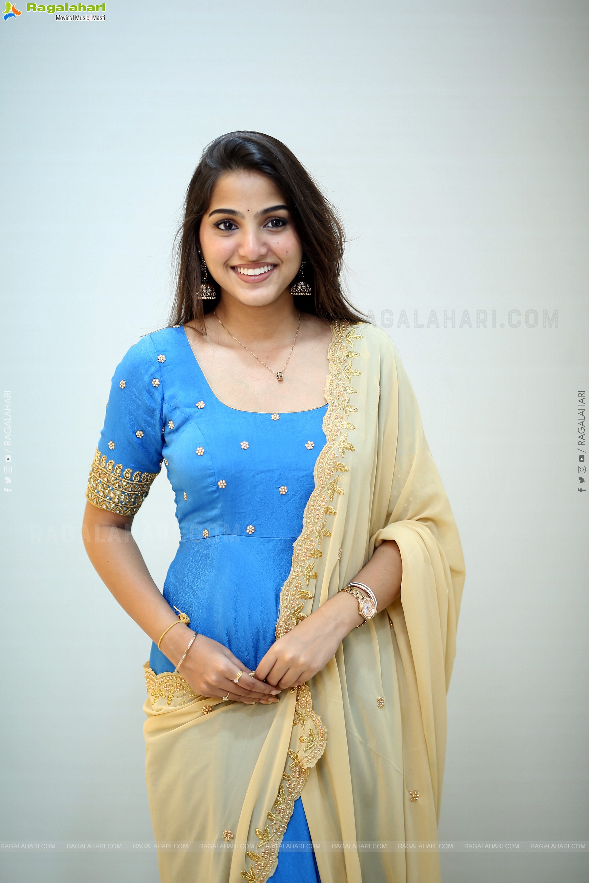 Pranavi Manukonda at Slumdog Husband Interview, HD Gallery