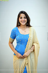 Pranavi Manukonda at Slumdog Husband Interview, HD Gallery