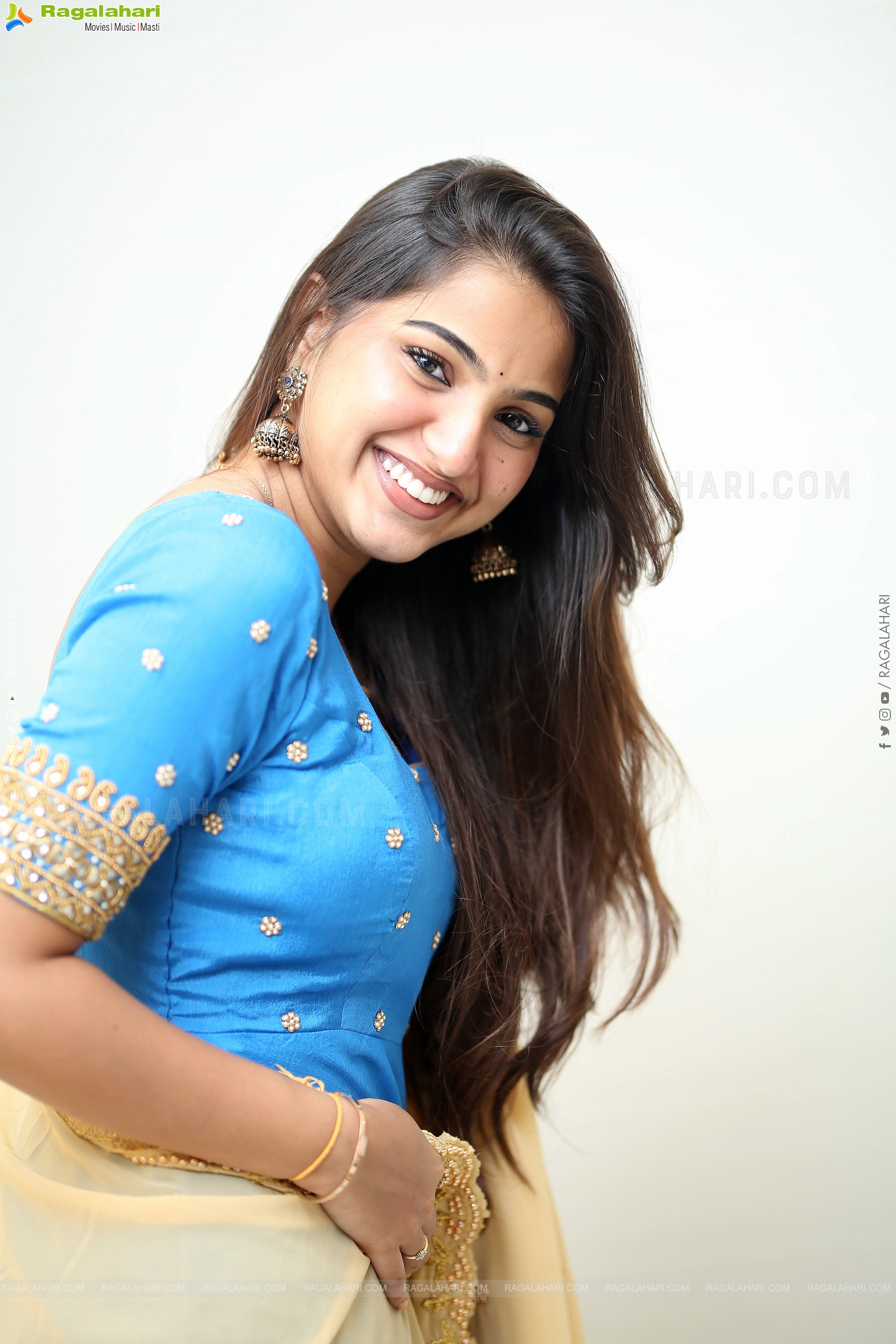 Pranavi Manukonda at Slumdog Husband Interview, HD Gallery