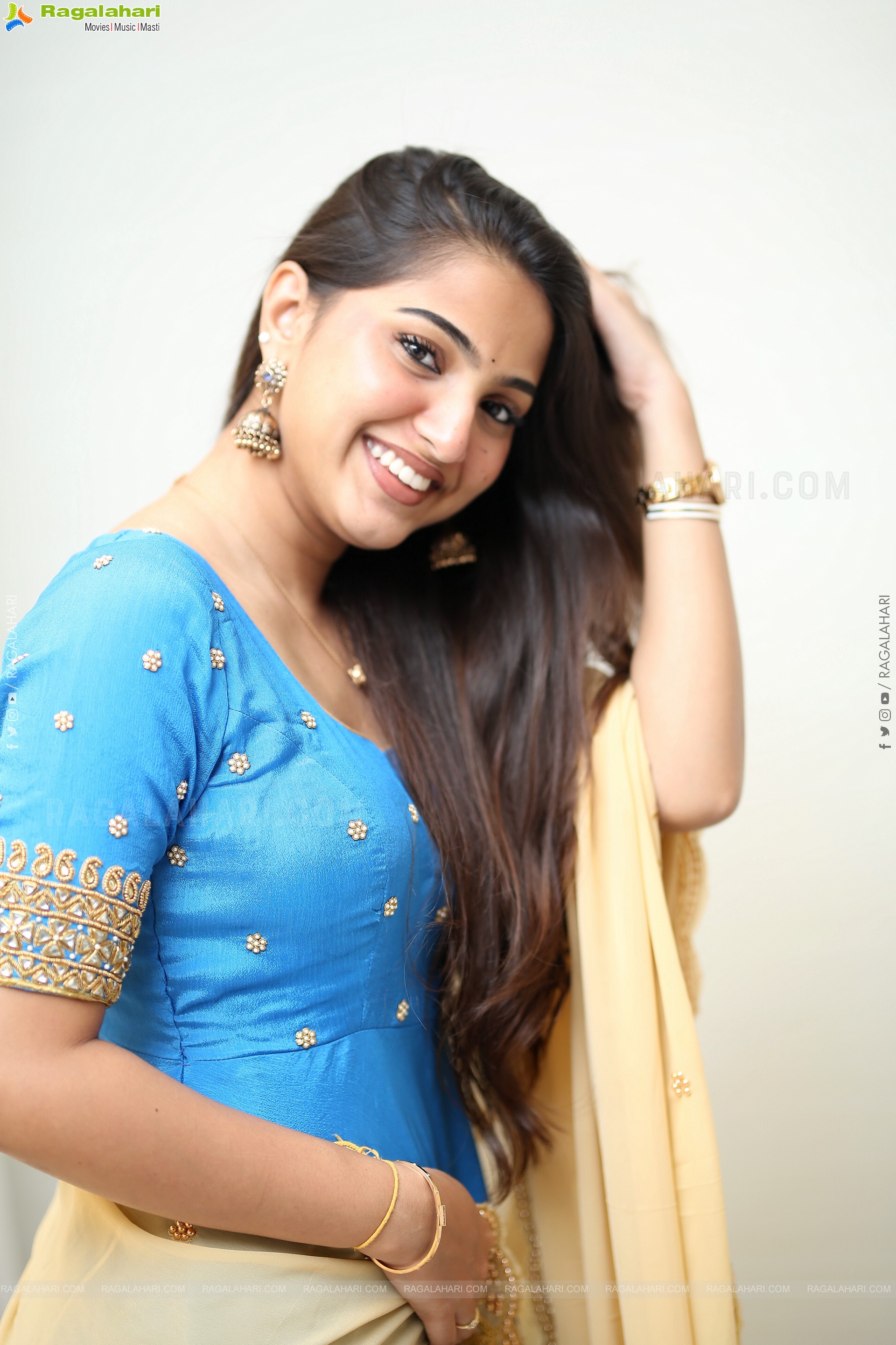 Pranavi Manukonda at Slumdog Husband Interview, HD Gallery