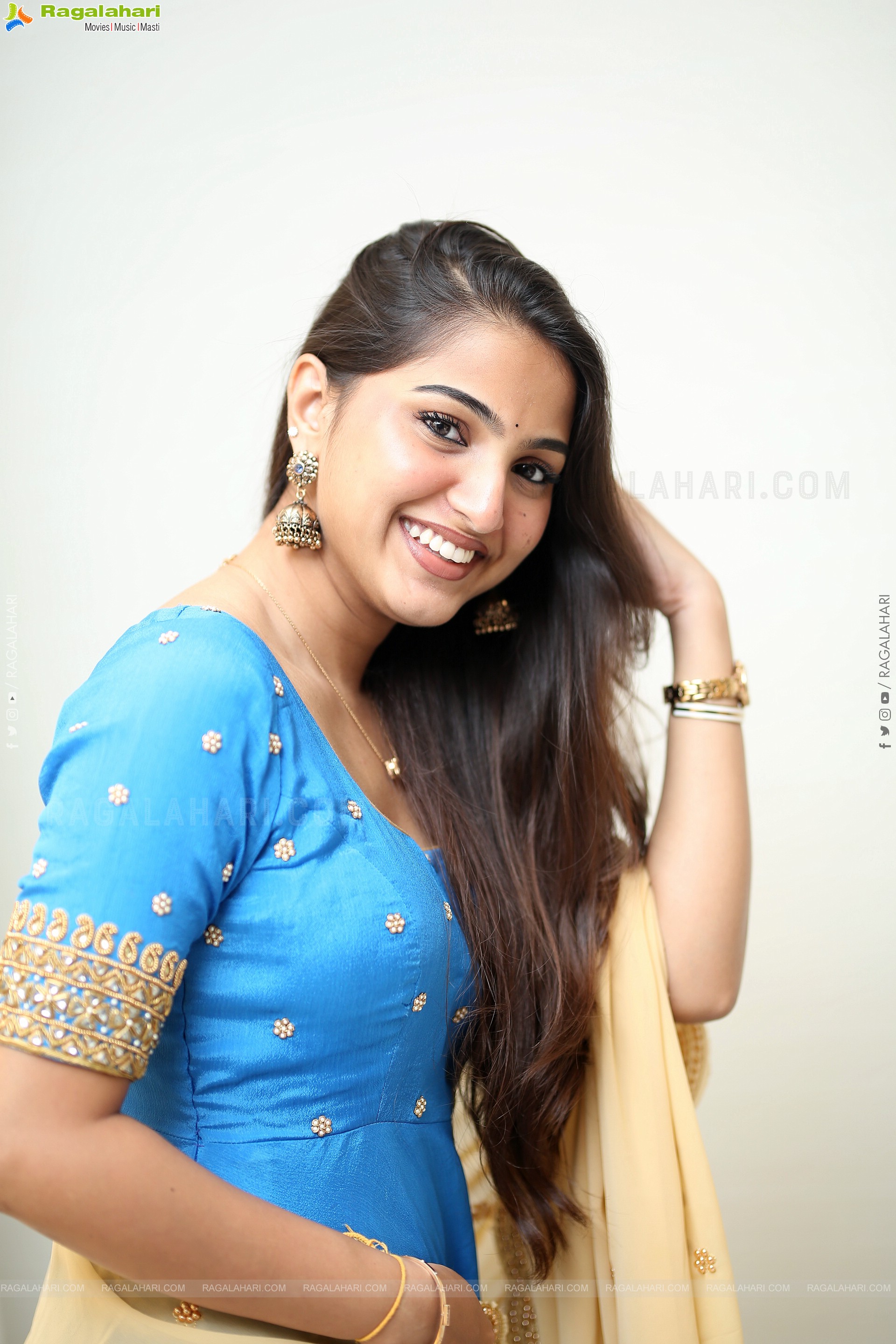 Pranavi Manukonda at Slumdog Husband Interview, HD Gallery