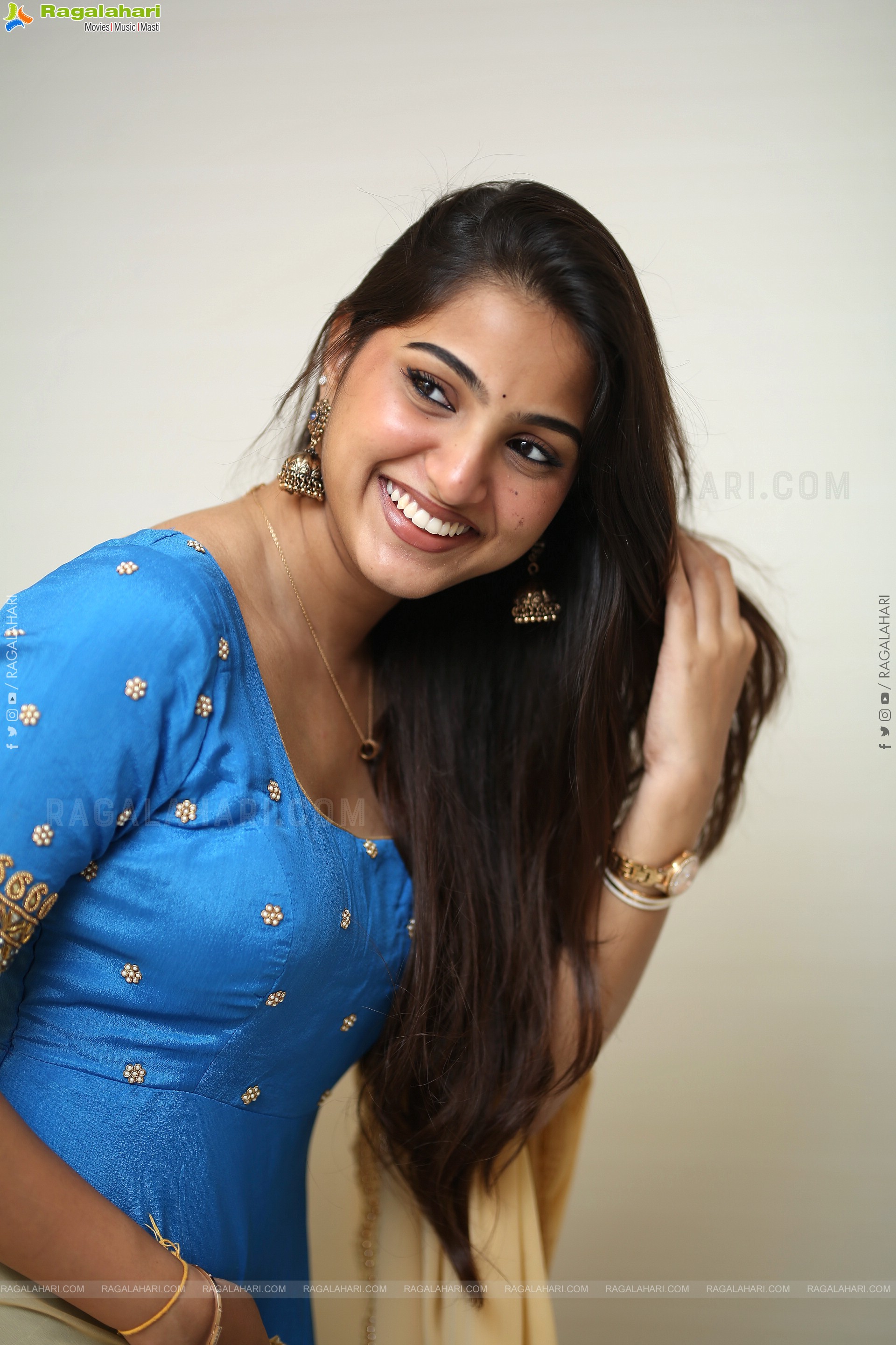 Pranavi Manukonda at Slumdog Husband Interview, HD Gallery