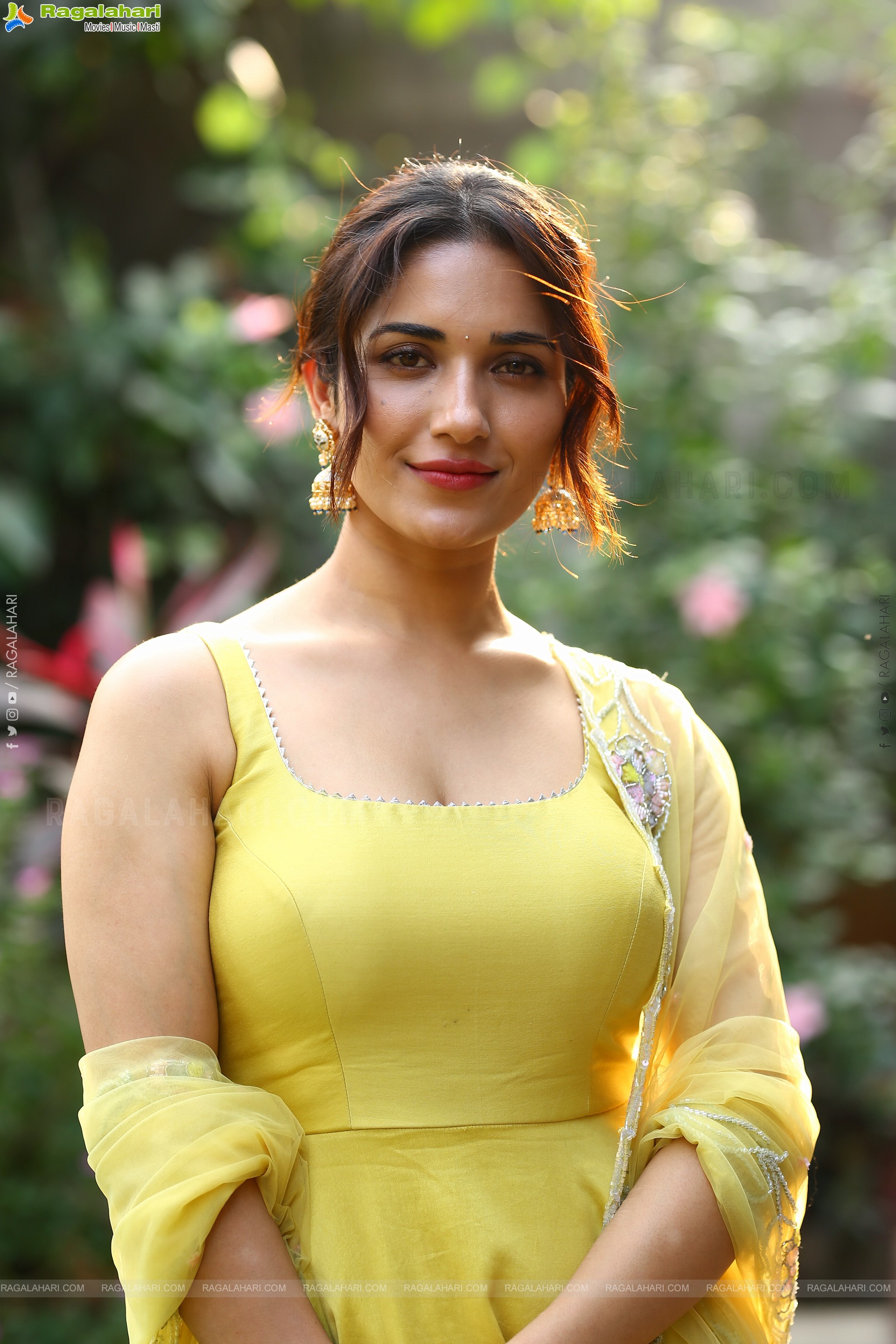 Ruhani Sharma Exclusive Photoshoot, HD Gallery