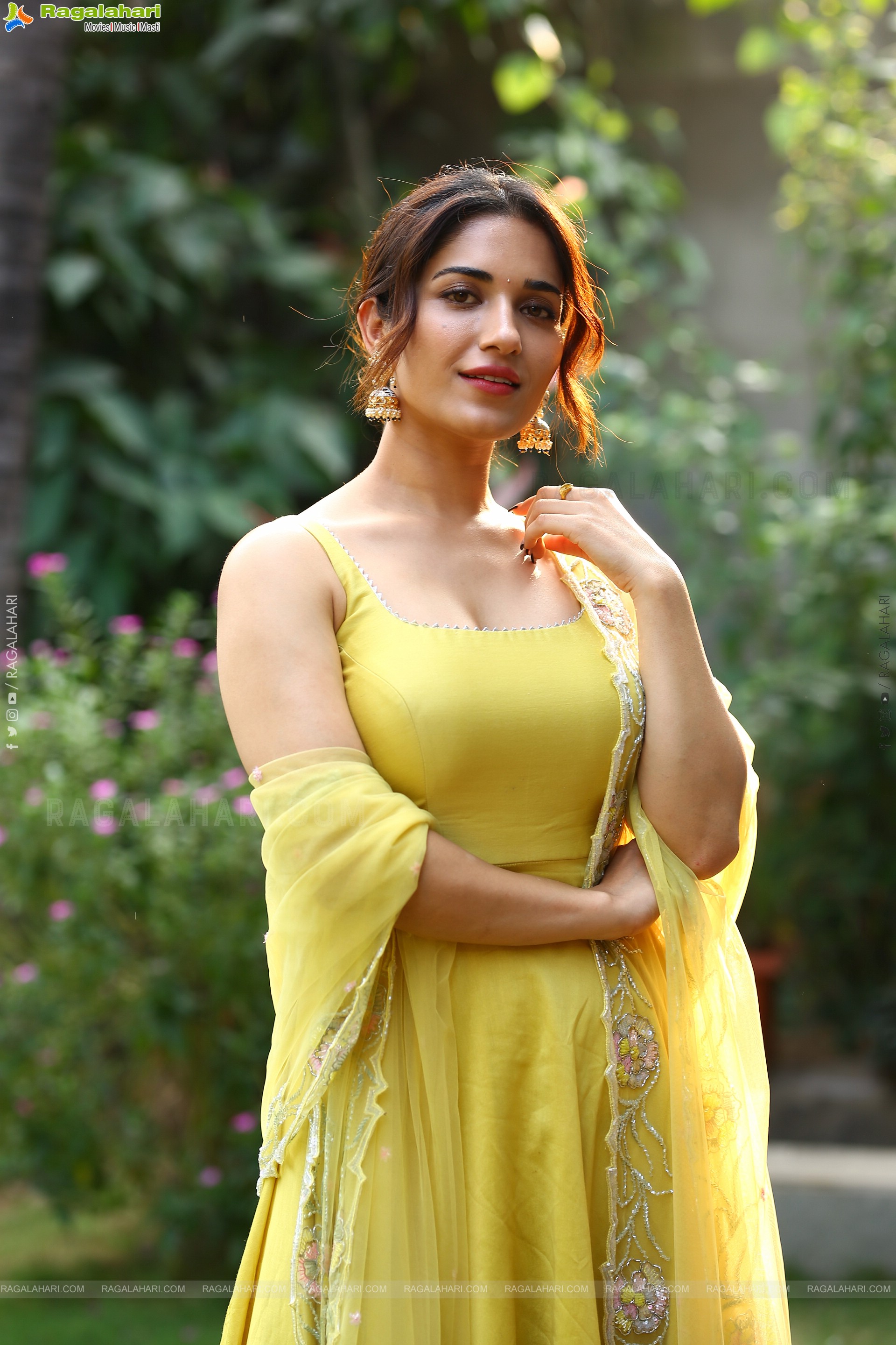 Ruhani Sharma Exclusive Photoshoot, HD Gallery