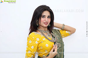 Ishika Roy Latest Stills in Green Saree, HD Photo Gallery.