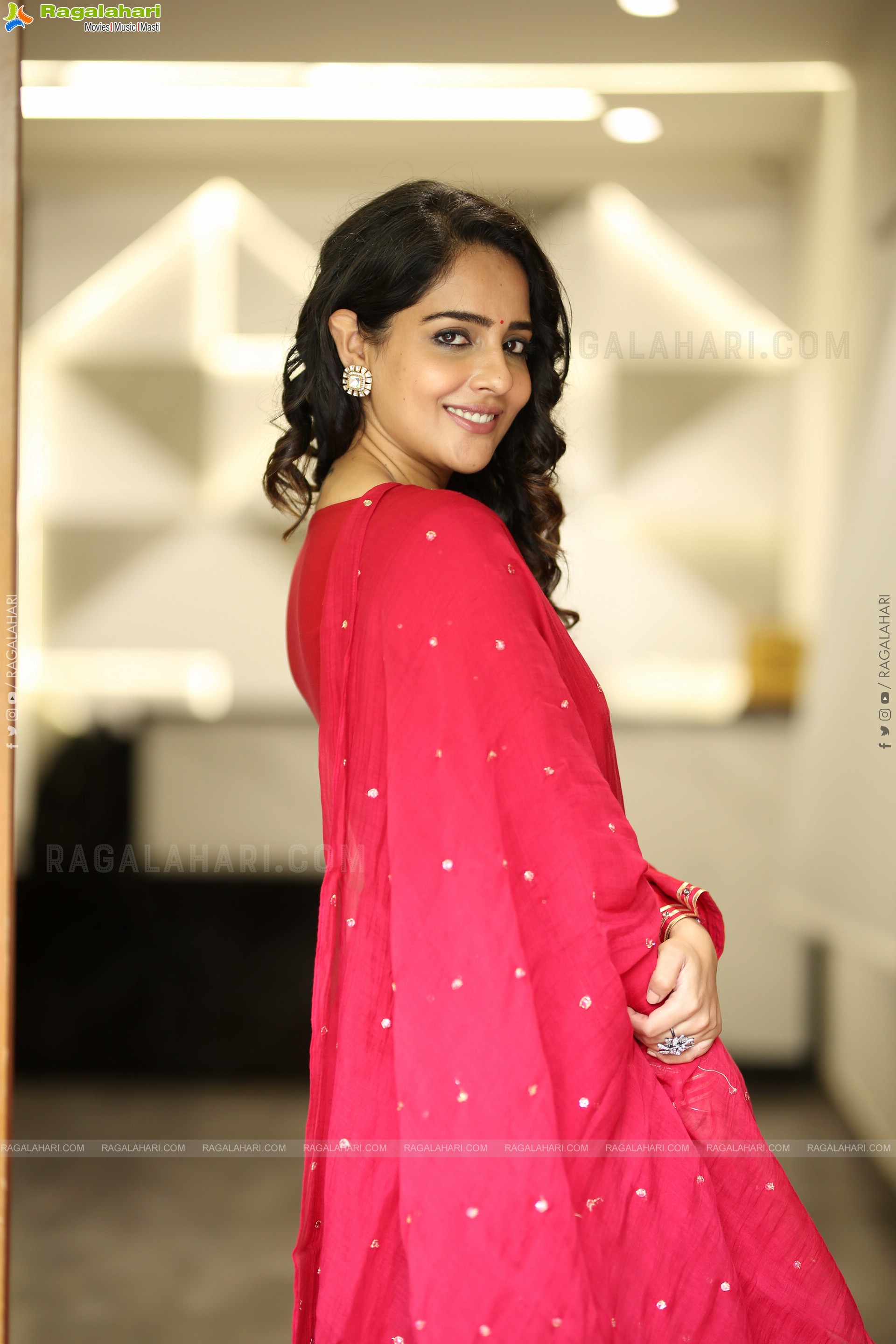 Malvi Malhotra at Tiragabadara Saami Interview, HD Gallery