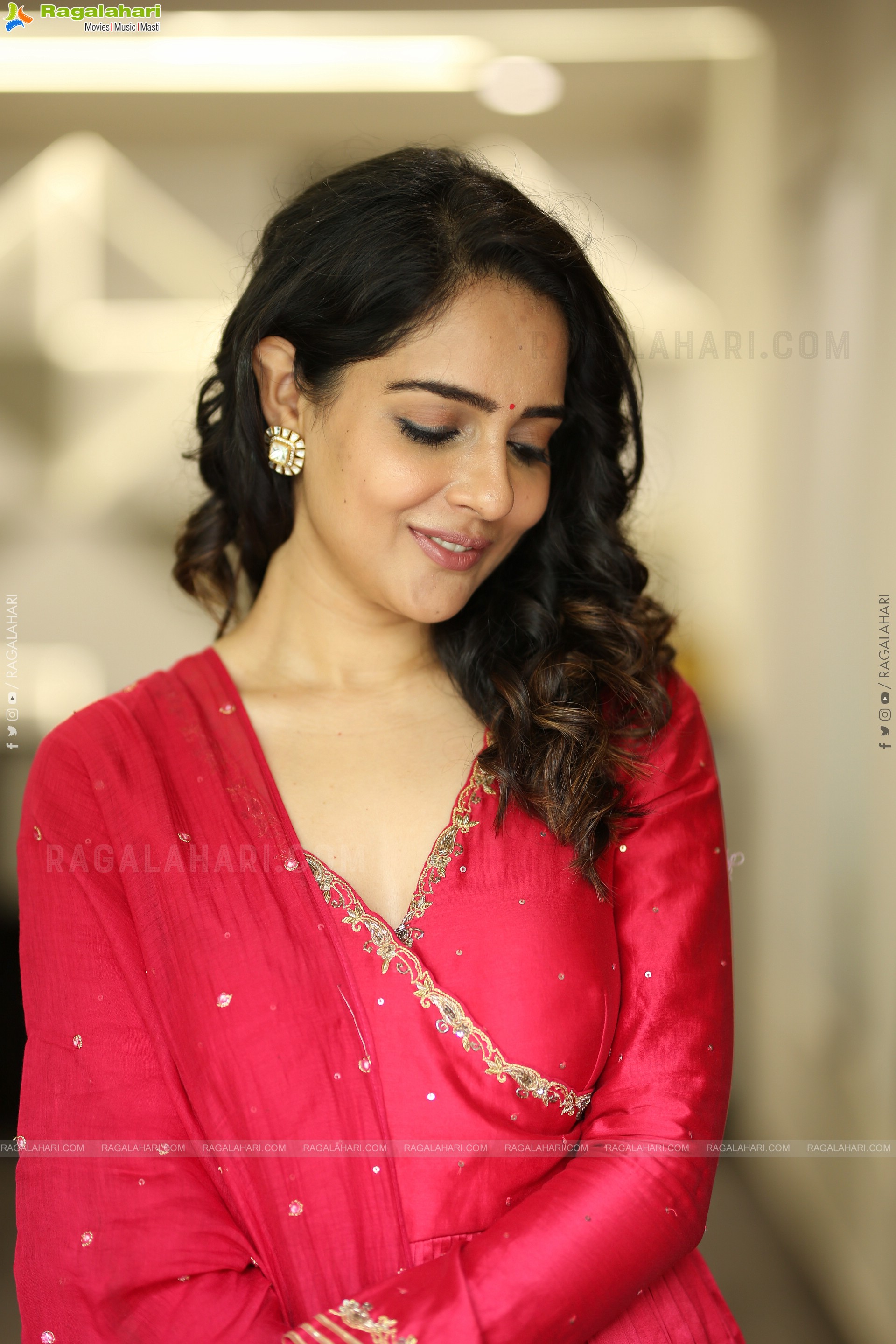 Malvi Malhotra at Tiragabadara Saami Interview, HD Gallery