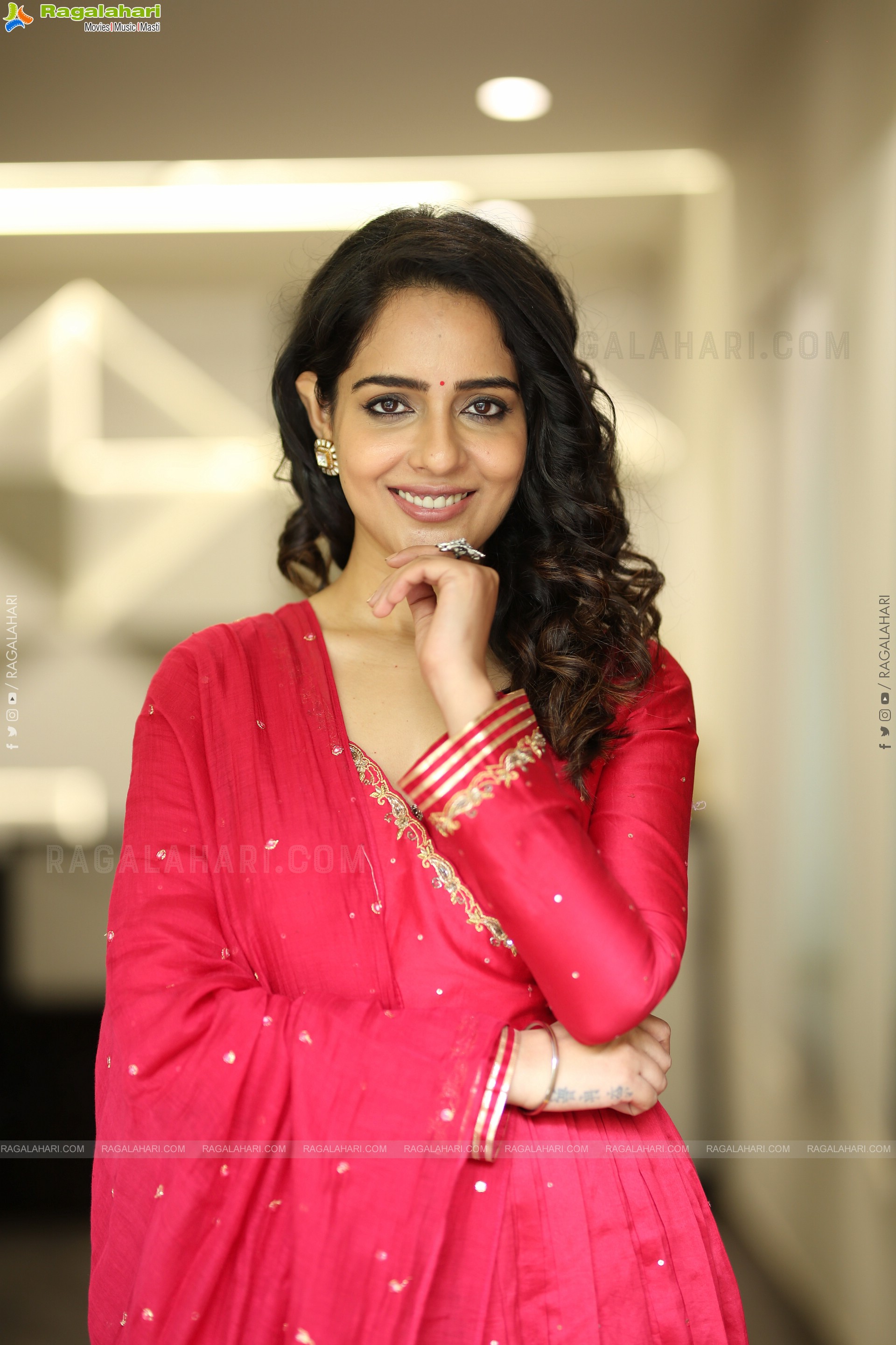 Malvi Malhotra at Tiragabadara Saami Interview, HD Gallery