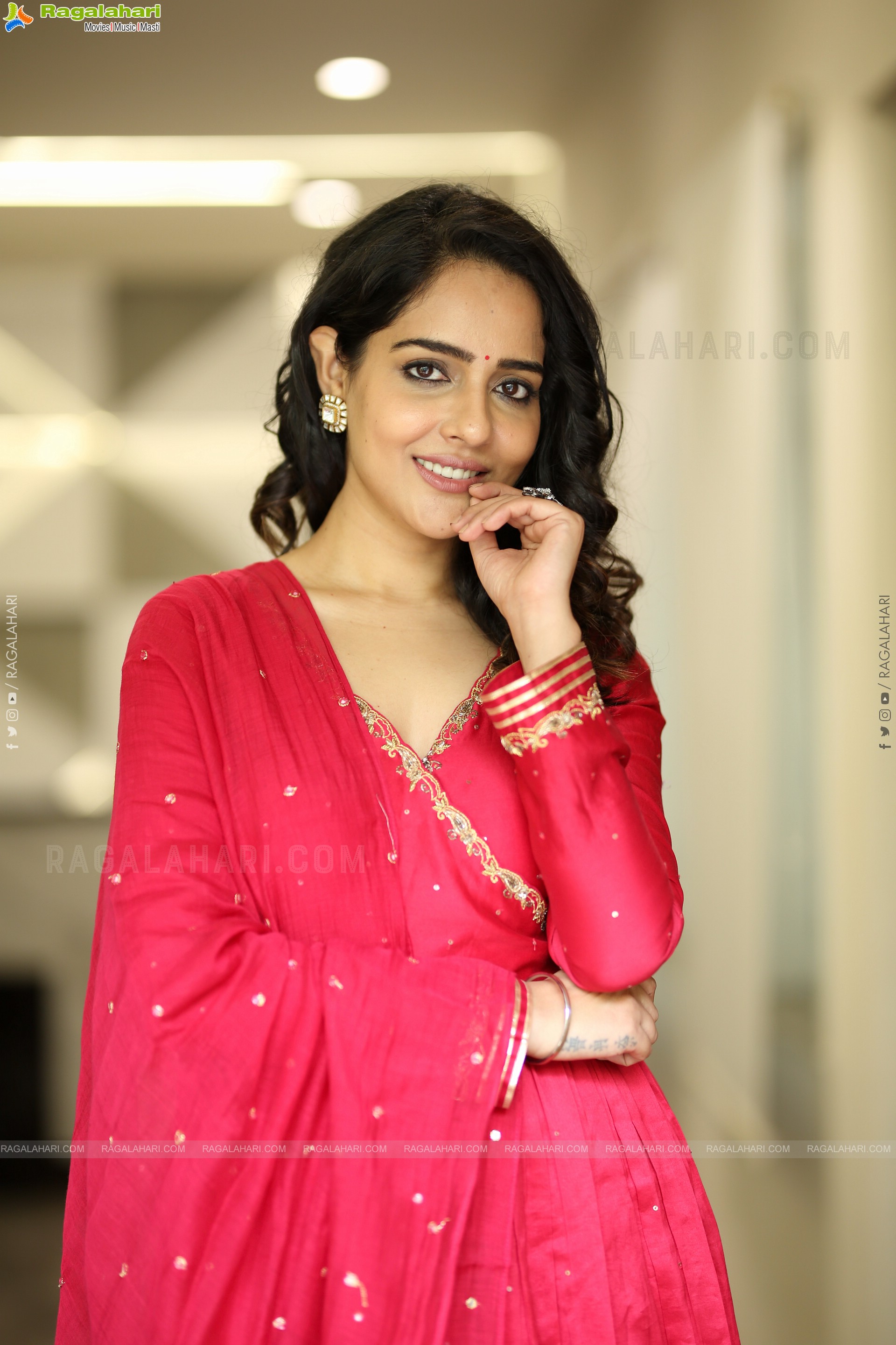 Malvi Malhotra at Tiragabadara Saami Interview, HD Gallery