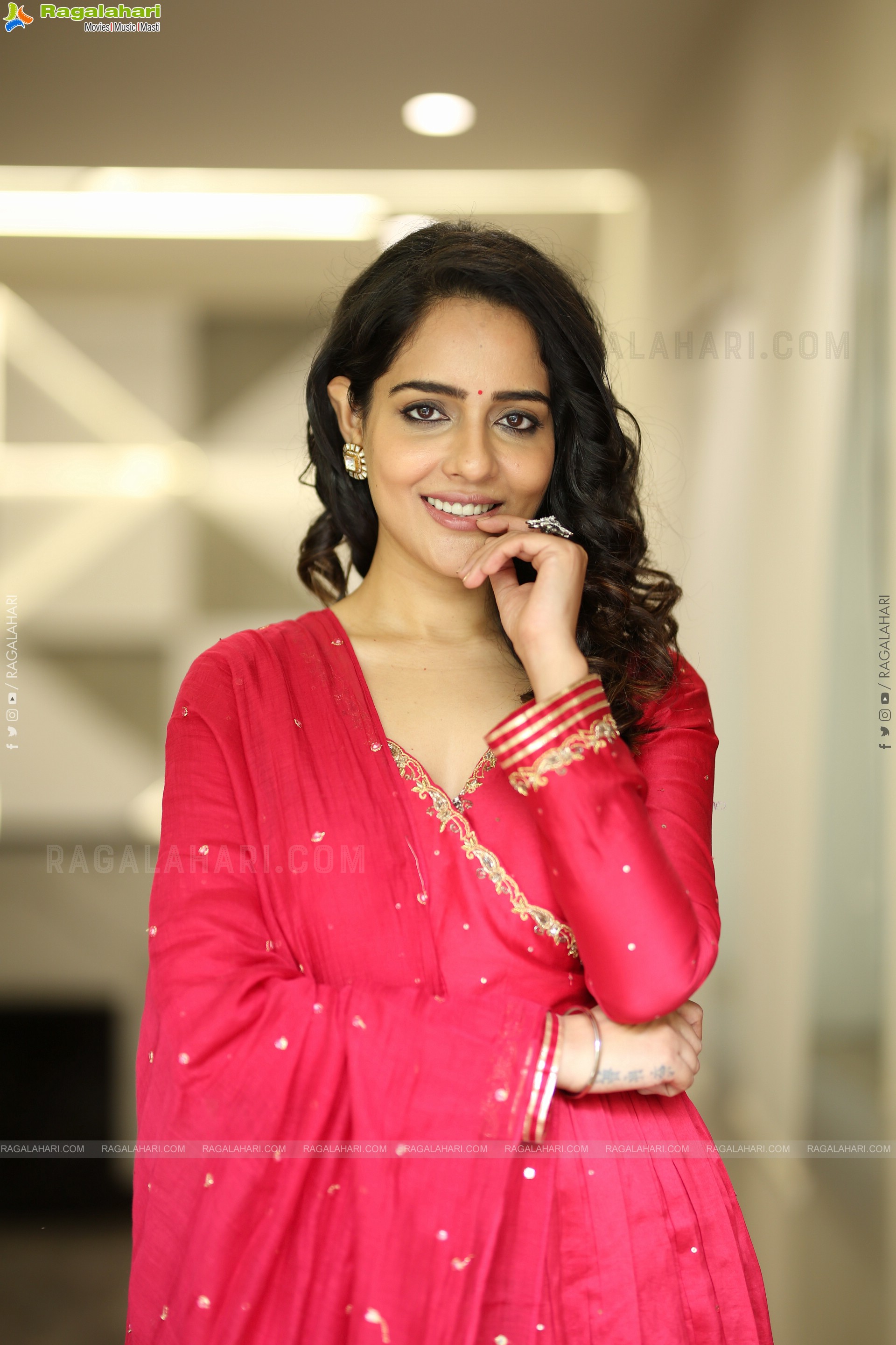 Malvi Malhotra at Tiragabadara Saami Interview, HD Gallery