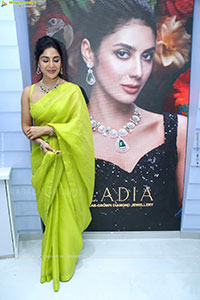 Samyuktha Menon at Ladia Diamond Store Launch, HD Gallery