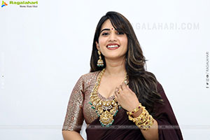 Sravanthi Chokarapu at Hi Life Fashion Showcase Event