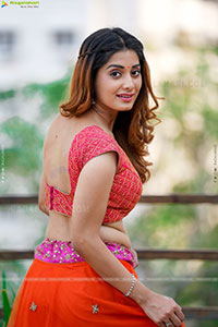 Kanika Wadhwa Latest Exclusive Photoshoot, HD Gallery