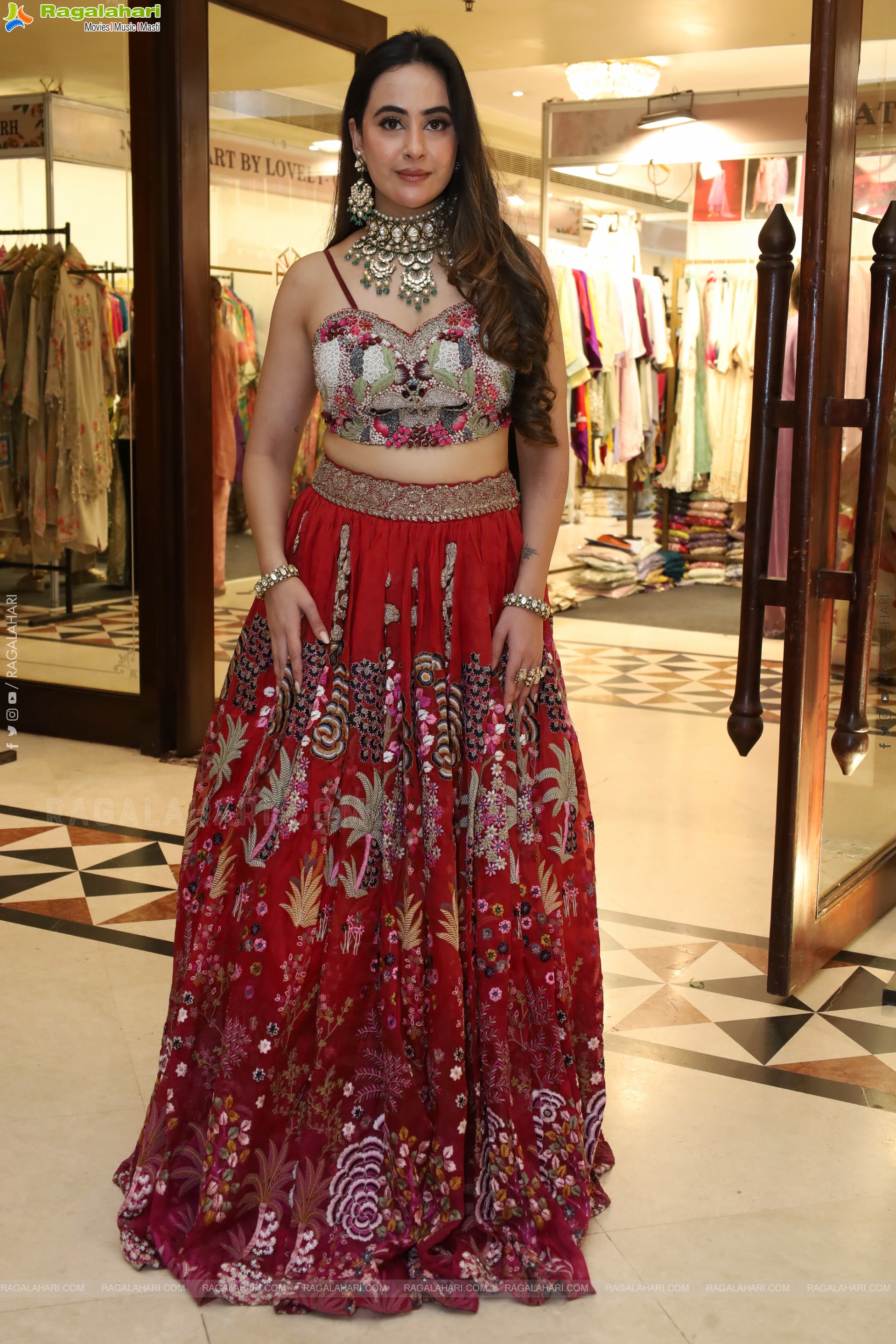 Ameeksha Amy Pawar Latest Glamorous Stills, HD Gallery