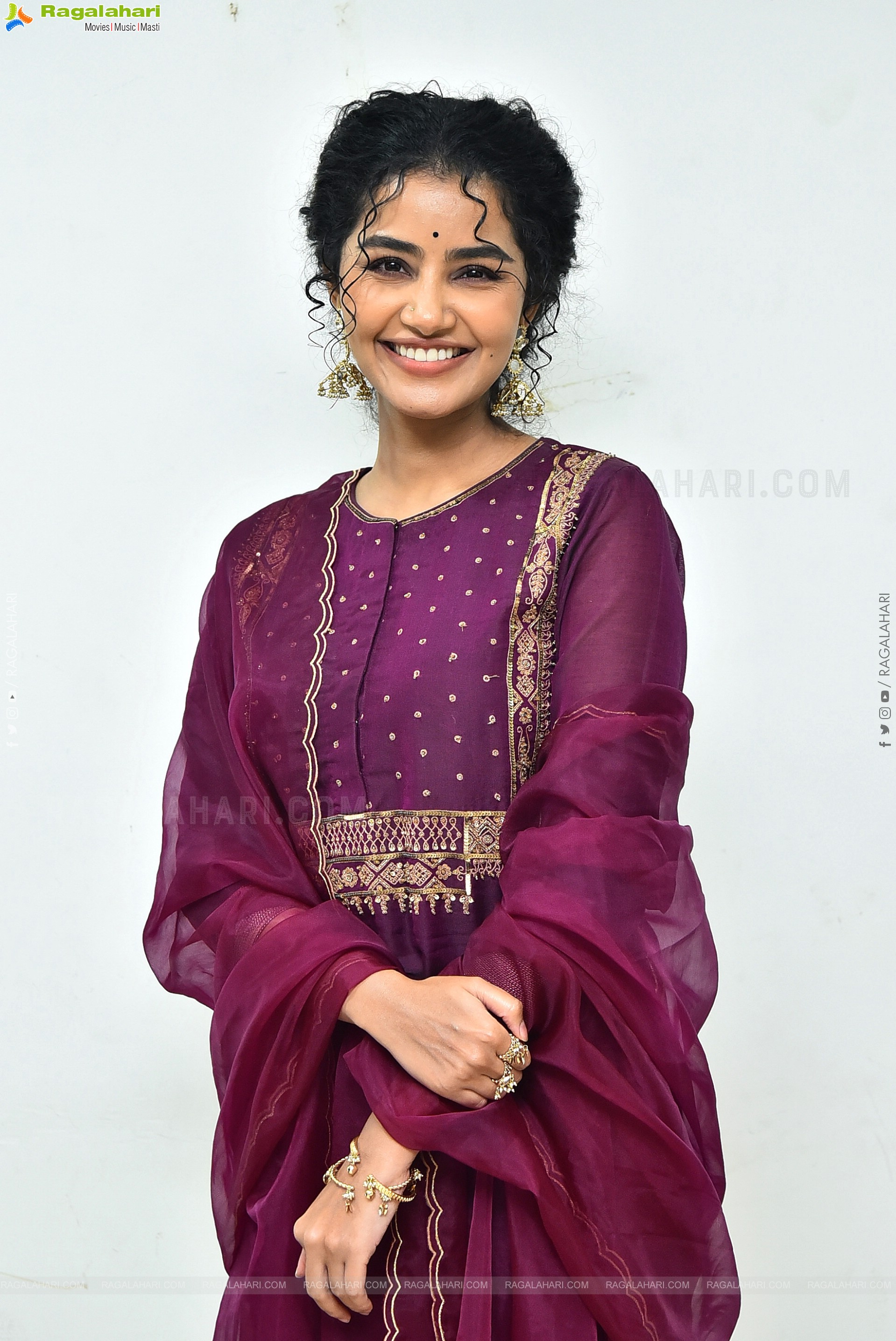 Anupama Parameswaran at Paradha Press Meet, HD Gallery