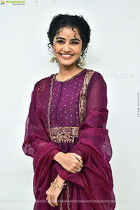 Anupama Parameswaran at Paradha Press Meet, HD Gallery 