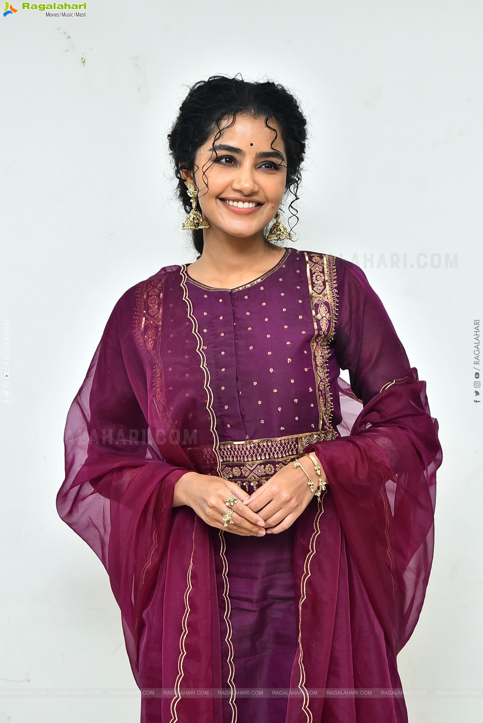 Anupama Parameswaran at Paradha Press Meet, HD Gallery